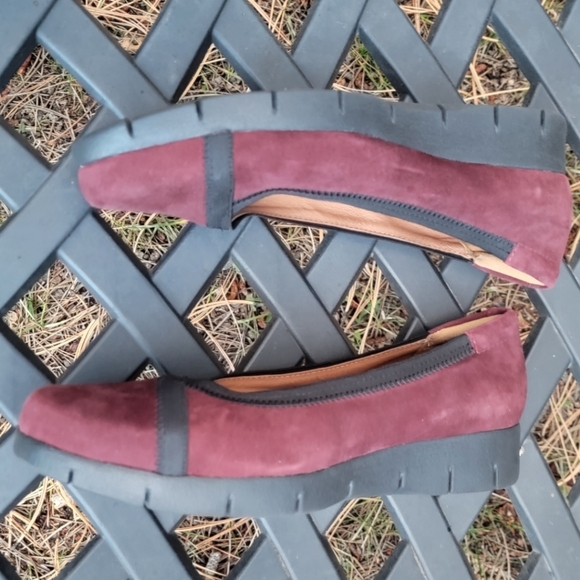 9.5 WIDE Clarks Daelyn Hill Suede Velvet Burgundy Red Maroon Slip On Loafers - Picture 4 of 13